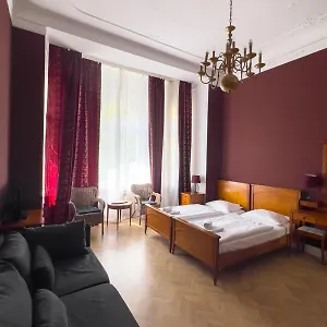 Hotel-maison Am Olivaer Platz Отель Берлин